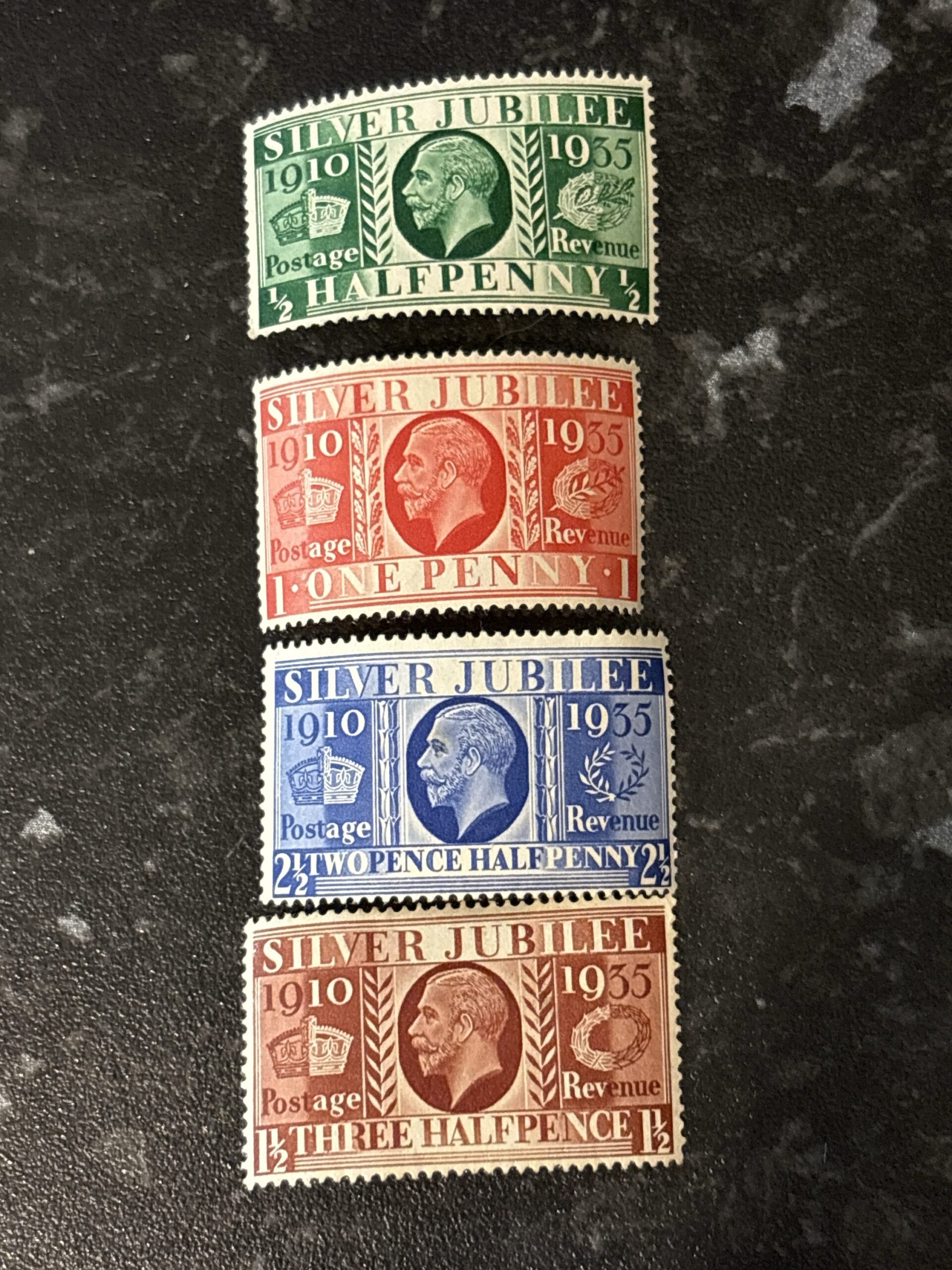 e22a35c3-6d52-4954-8355-9113bad10484-1232-0000003f59631d9d_file King George V 1935 Silver Jubilee Mint Set 4 Values - Image 1